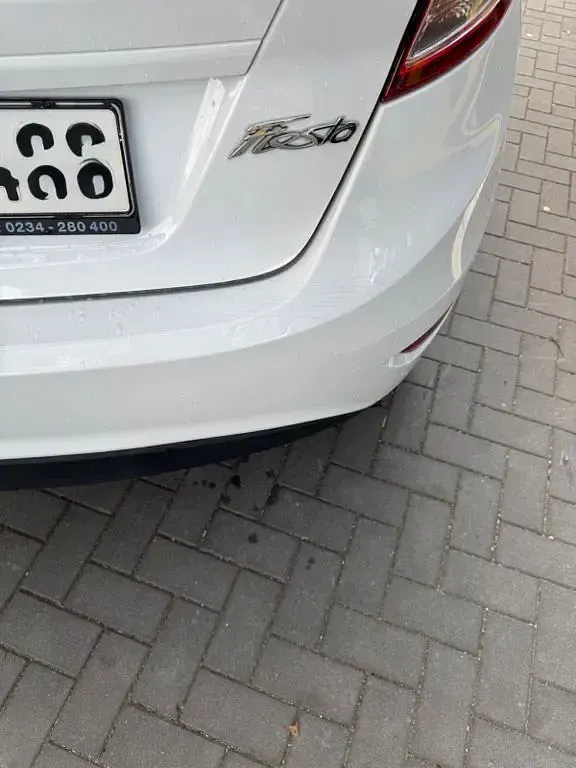 Gebraucht Ford Fiesta SE 121 PS (88 kW) 2013 Weiß Limousine