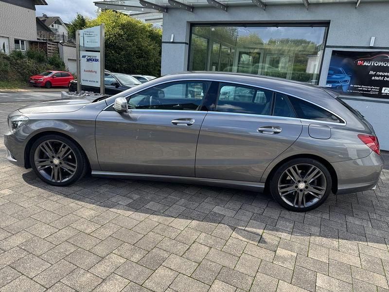 Gebraucht Mercedes CLA200 Shooting Brake 156 PS (114 kW) 2016 Grau Kombi