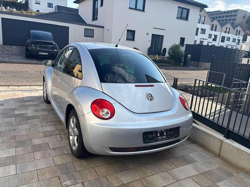 Gebraucht VW New Beetle 105 PS (77 kW) 2010 Silber Kleinwagen