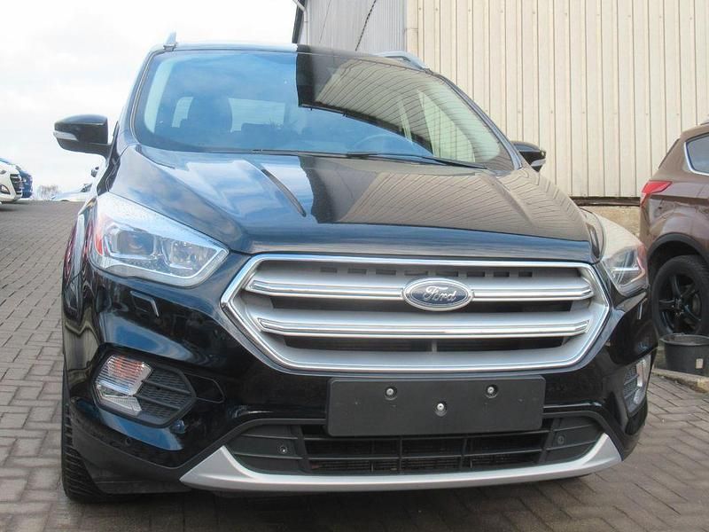 Gebraucht Ford Kuga Titanium 182 PS (133 kW) 2017 Schwarz SUV