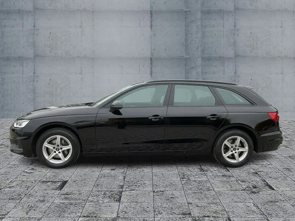 Gebraucht Audi A4 Basis 163 PS (119 kW) 2023 Schwarz Kombi