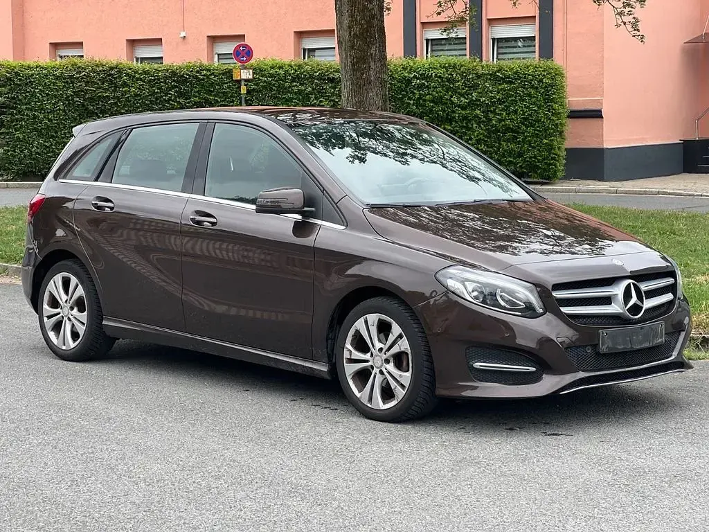 Gebraucht Mercedes B180 109 PS (80 kW) 2016 Braun Kleinwagen