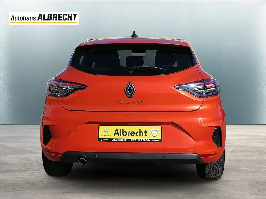 Usata Renault Clio V Evolution 67 CV (49 kW) 2024 Arancione Berlina