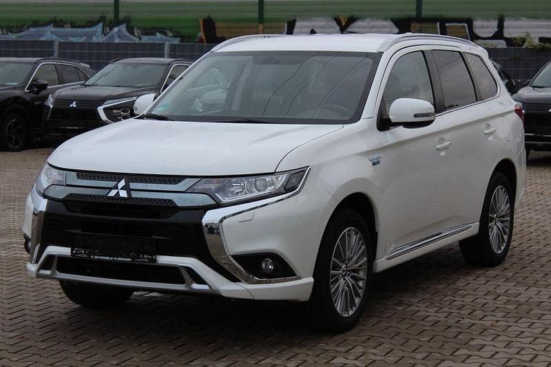 Weiß Gebraucht 2020 Mitsubishi Outlander P-HEV Basis SUV | 18.990 € (Guter Preis) - Bild 1/4