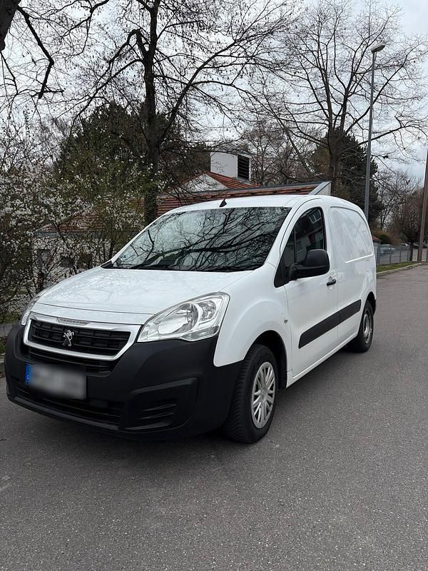 Gebraucht Peugeot Partner 99 PS (72 kW) 2017 Weiß Van / Kleinbus