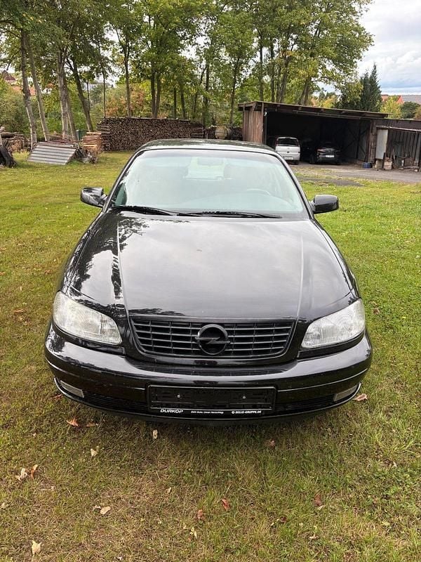 Schwarz Gebraucht 2002 Opel Omega Limousine | 800 € (Superpreis) - Bild 1/4
