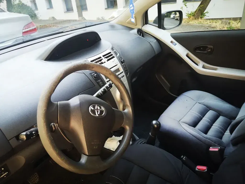 Gebraucht Toyota Yaris Sol 87 PS (63 kW) 2007 Silber Kleinwagen