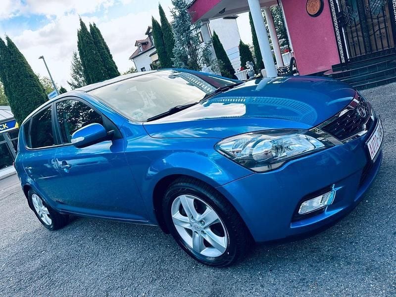 Gebraucht Kia Ceed 128 PS (94 kW) 2012 Blau Kleinwagen