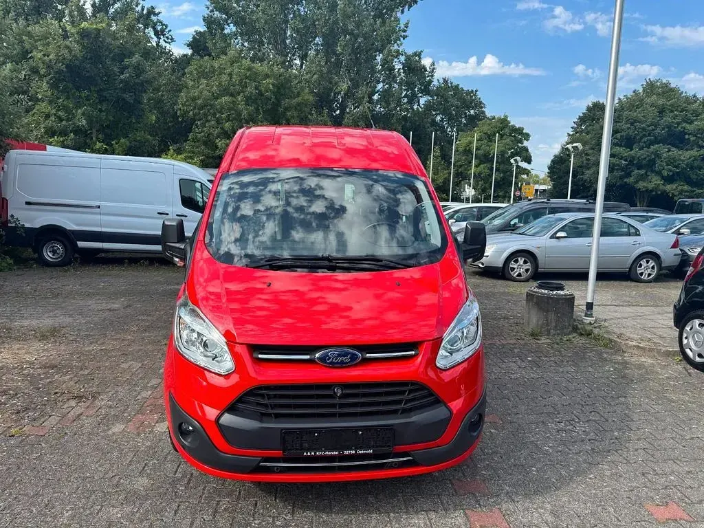 Gebraucht Ford Transit Trend 131 PS (96 kW) 2016 Rot Van