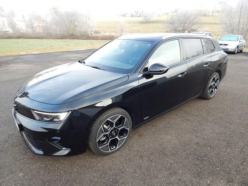 Schwarz Gebraucht 2024 Opel Astra Ultimate Kombi | 24.990 € (Fairer Preis) - Bild 1/4