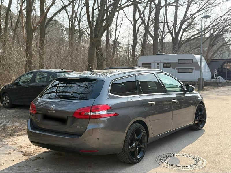 Gebraucht Peugeot 308 150 PS (110 kW) 2017 Gold Kombi