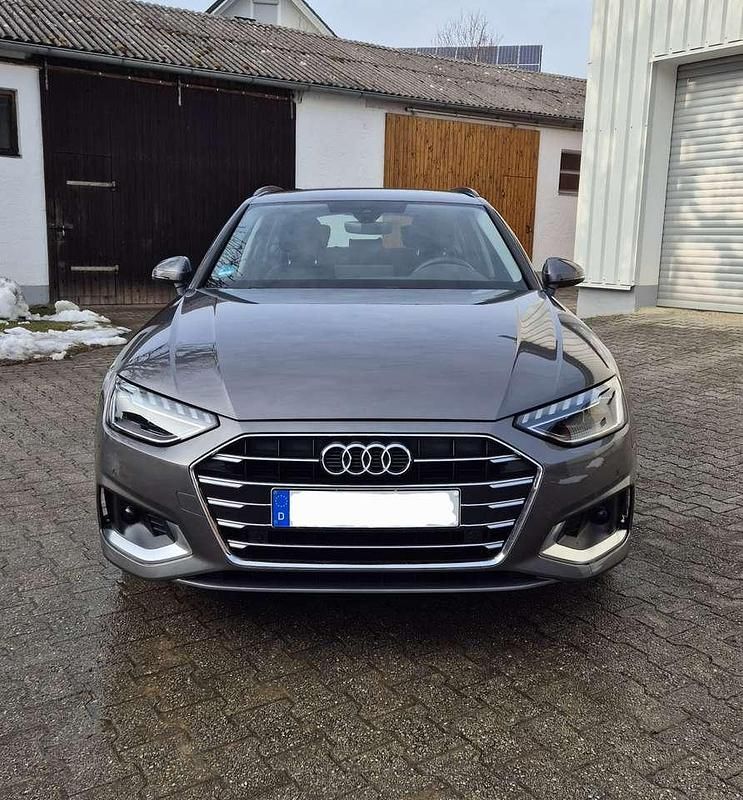 Gebraucht Audi A4 Advanced 163 PS (119 kW) 2022 Grau Kombi