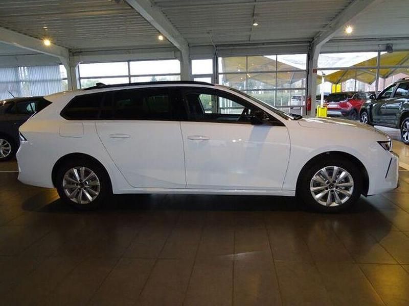 Weiß Gebraucht 2024 Opel Astra Edition Limousine | 22.999 € (Fairer Preis) - Bild 1/4