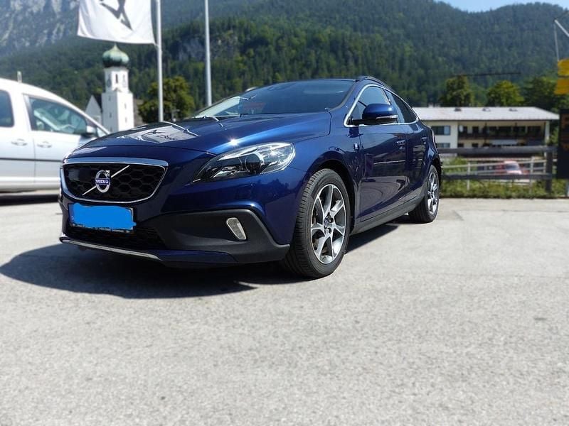 Blau Gebraucht 2014 Volvo V40 CC Ocean Race Kombi | 18.900 € - Bild 1/4