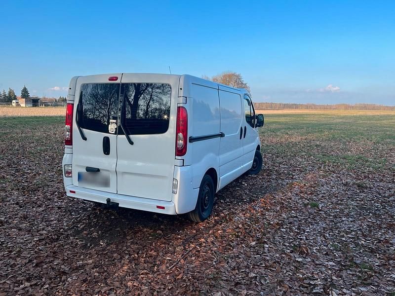 Gebraucht Renault Trafic 115 PS (84 kW) 2011 Weiß Van / Kleinbus