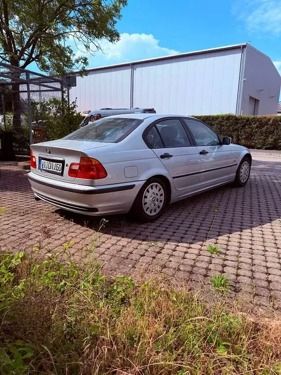 Gebraucht BMW 318 118 PS (86 kW) 2000 Silber Limousine