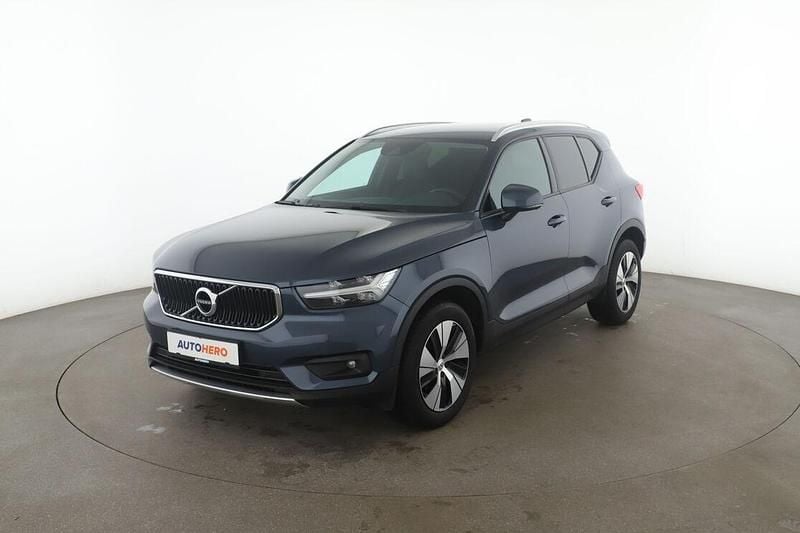 Blau Gebraucht 2020 Volvo XC40 Momentum SUV | 25.090 € - Bild 1/3