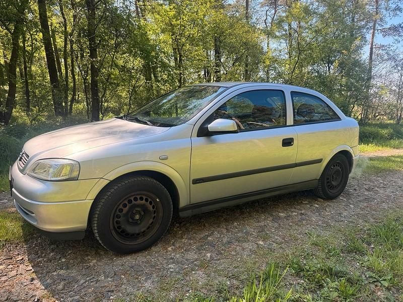 Gebraucht Opel Astra 75 PS (55 kW) 2000 Silber Limousine