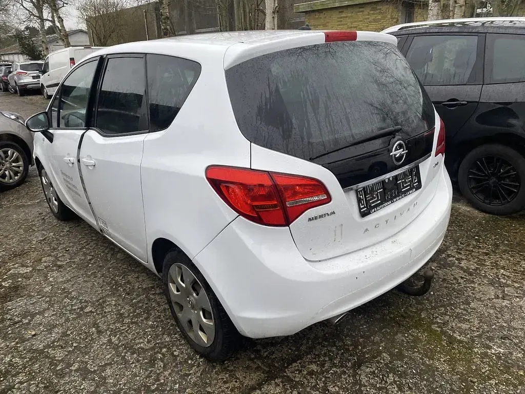Gebraucht Opel Meriva drive 110 PS (80 kW) 2016 Weiß Van / Kleinbus