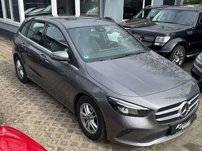 Gebraucht Mercedes B180 116 PS (85 kW) 2020 Mountaingrau  met. Kleinwagen