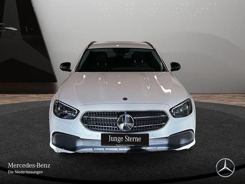 Gebraucht Mercedes E300 Night 194 PS (142 kW) 2022 Weiß Limousine