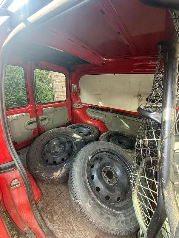 Gebraucht Renault Kangoo 65 PS (47 kW) 2003 Rot Van / Kleinbus