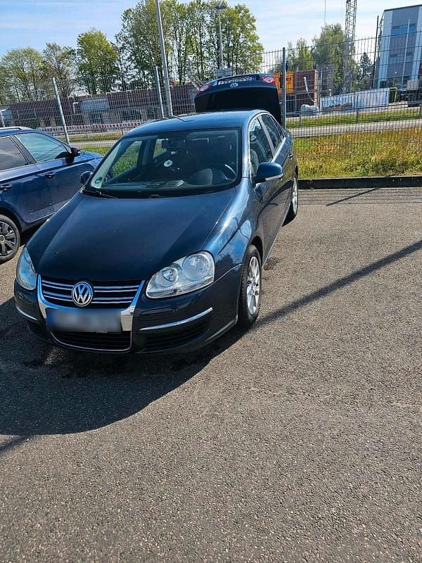 Usado VW Jetta 115 CV (84 kW) 2007 Azul Berlina