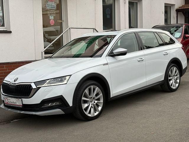 Weiß Gebraucht 2022 Skoda Octavia Scout 4x4 Kombi | 25.990 € (Superpreis) - Bild 1/4