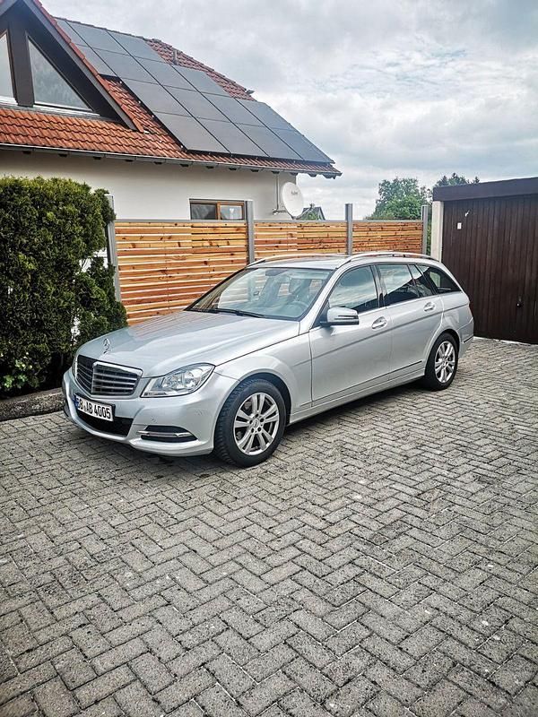 Silber Gebraucht 2014 Mercedes 220 Kombi | 7.850 € (Superpreis) - Bild 1/4
