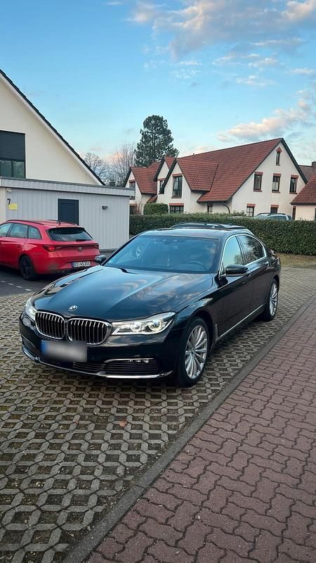 Second-hand BMW 740 320 CP (235 kW) 2016 Negru Berlinǎ