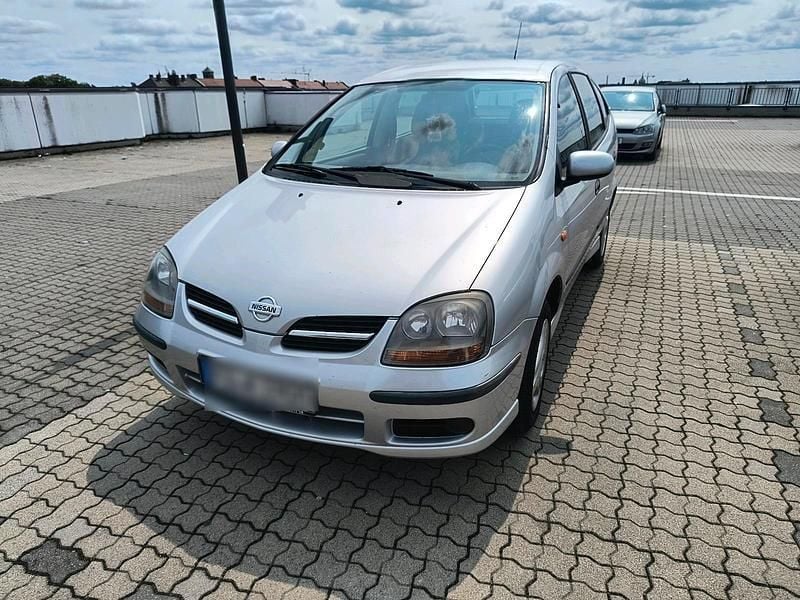 Silber Gebraucht 2002 Nissan Almera Tino Van / Kleinbus | 3.650 € (Etwas zu teuer) - Bild 1/4