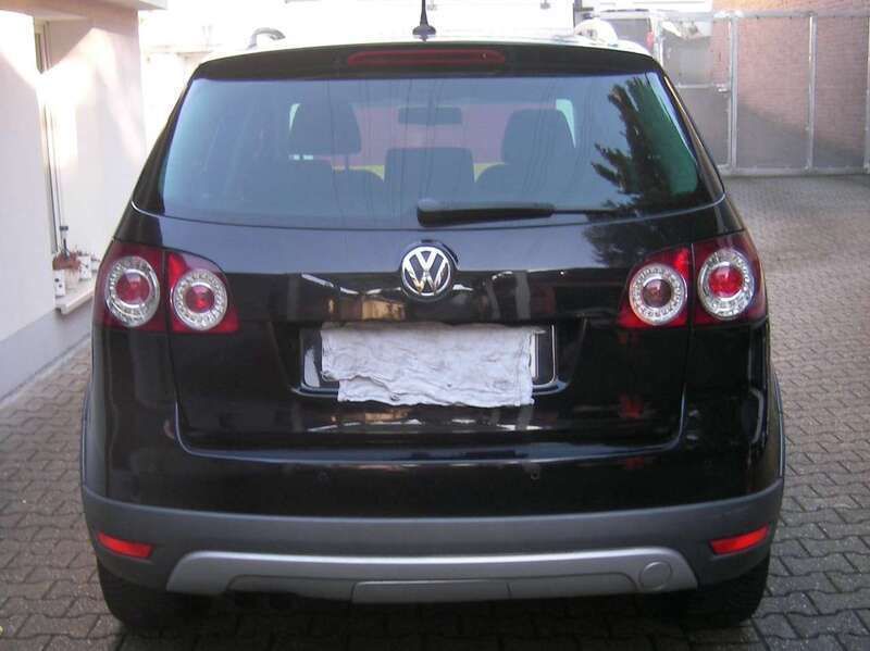 Schwarz Gebraucht 2010 VW Golf Plus Cross Highline Van / Kleinbus | 6.300 € (Fairer Preis) - Bild 1/4