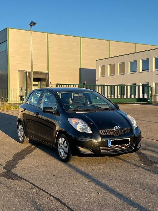 Schwarz Gebraucht 2009 Toyota Yaris Kleinwagen | 2.600 € (Guter Preis) - Bild 1/4