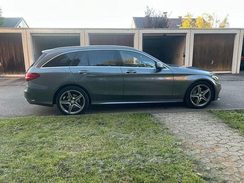 Grau Gebraucht 2016 Mercedes C250 AMG line Limousine | 17.300 € (Fairer Preis) - Bild 1/4