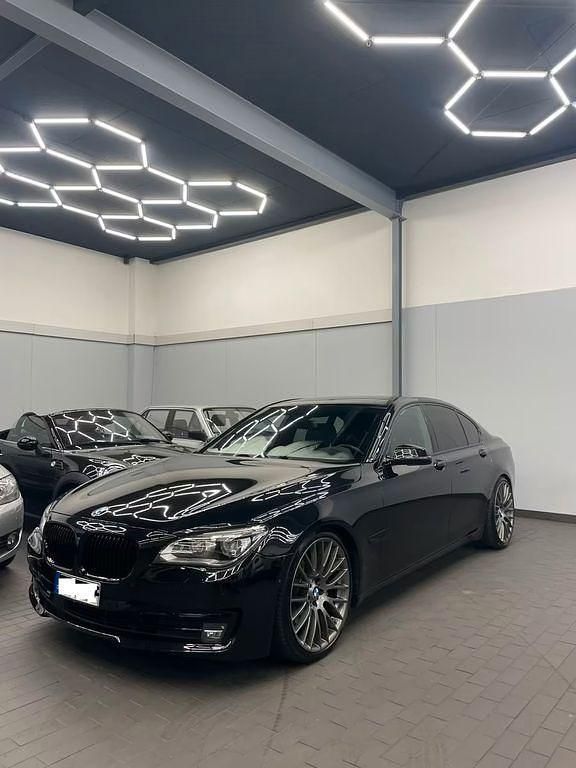 Schwarz Gebraucht 2014 BMW 740 Limousine | 16.900 € (Fairer Preis) - Bild 1/4
