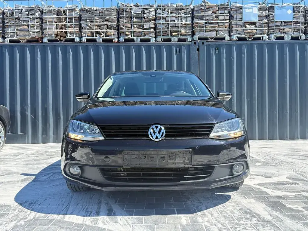 Gebraucht VW Jetta Match 140 PS (102 kW) 2012 Schwarz Limousine