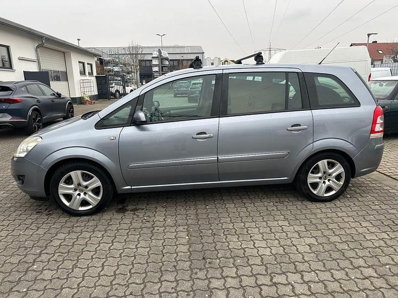 Second-hand Opel Zafira Edition 116 CP (85 kW) 2009 Argintiu Monovolum
