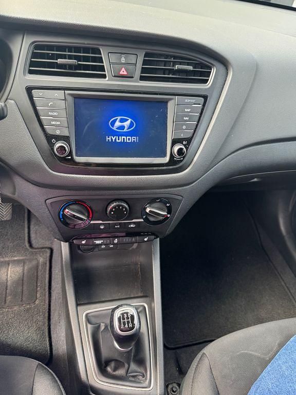 Gebraucht Hyundai i20 Passion 84 PS (61 kW) 2018 Grau Limousine