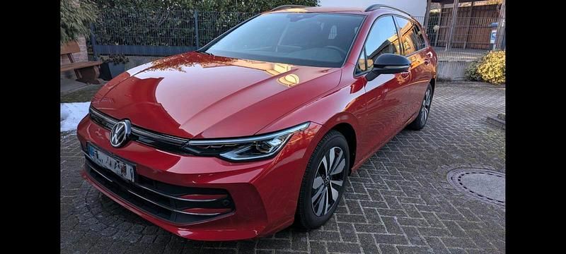 Rot Gebraucht 2024 VW Golf VIII Goal Kombi | 26.500 € (Guter Preis) - Bild 1/4