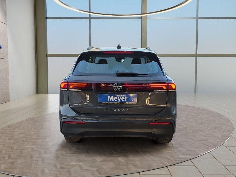 Gebraucht VW Tiguan 150 PS (110 kW) 2024 Delfingrau metallic SUV