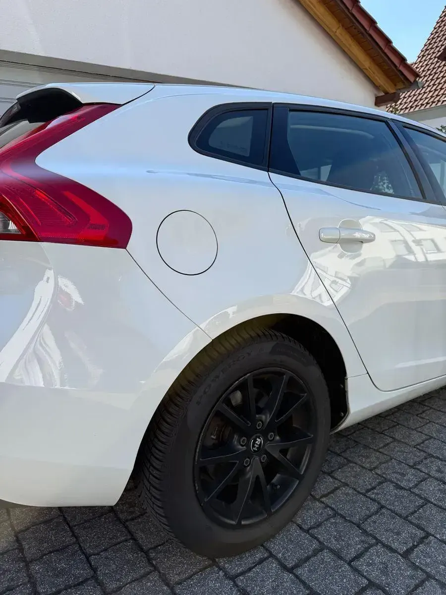Gebraucht Volvo V40 114 PS (83 kW) 2015 Weiß Limousine