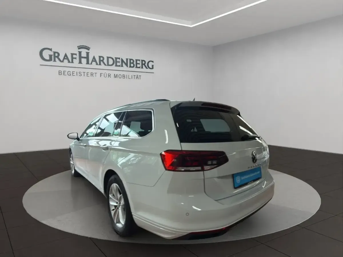 Gebraucht VW Passat Business 150 PS (110 kW) 2023 Weiß Kombi