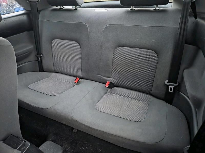 Second-hand VW Beetle 101 CP (74 kW) 2003 Negru Hatchback