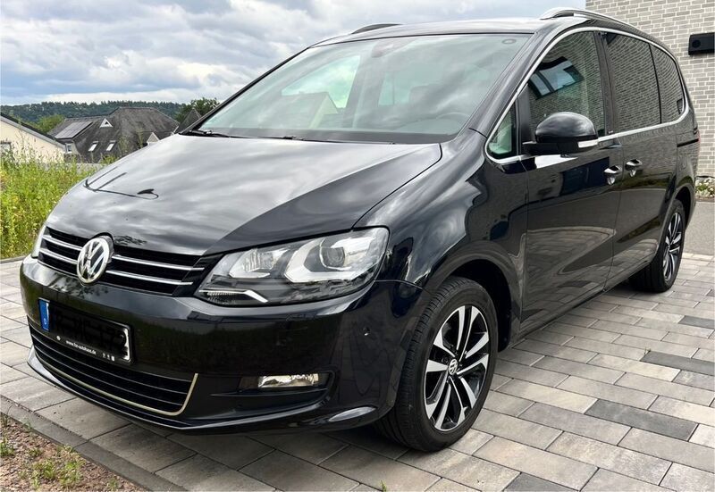 Schwarz Gebraucht 2019 VW Sharan IQ Drive Van / Kleinbus | 21.200 € (Superpreis) - Bild 1/4