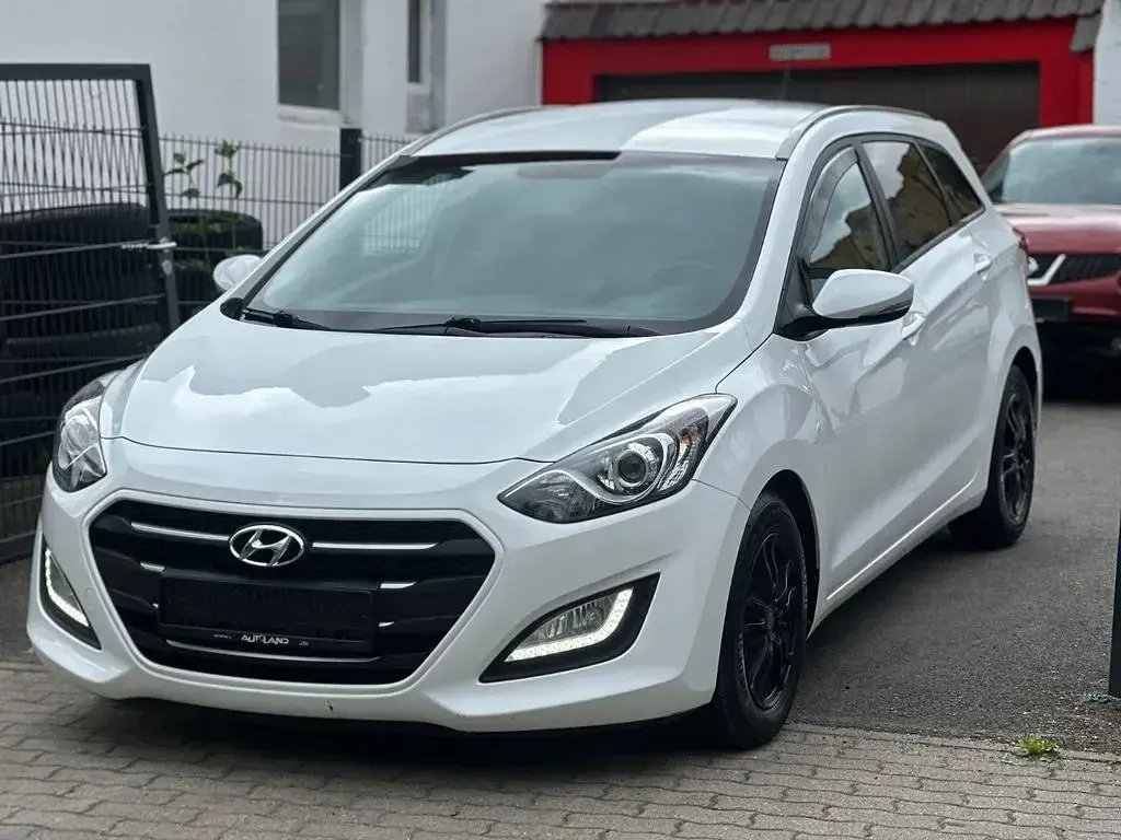 Gebraucht Hyundai i30 Trend 110 PS (80 kW) 2015 Weiß Kombi