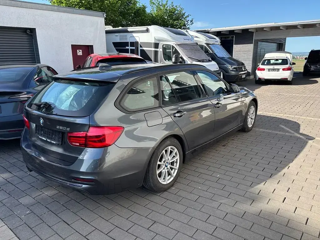 Gebraucht BMW 320 Sport Line 190 PS (139 kW) 2015 Grau Limousine