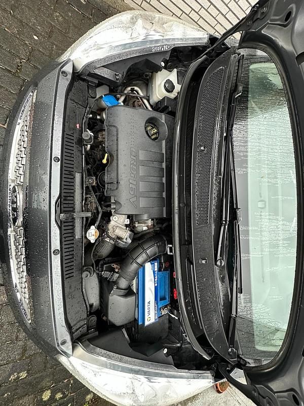 Gebraucht Kia Venga 90 PS (66 kW) 2010 Grau Kleinwagen