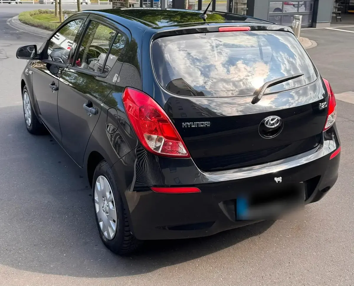 Gebraucht Hyundai i20 86 PS (63 kW) 2014 Schwarz Kleinwagen