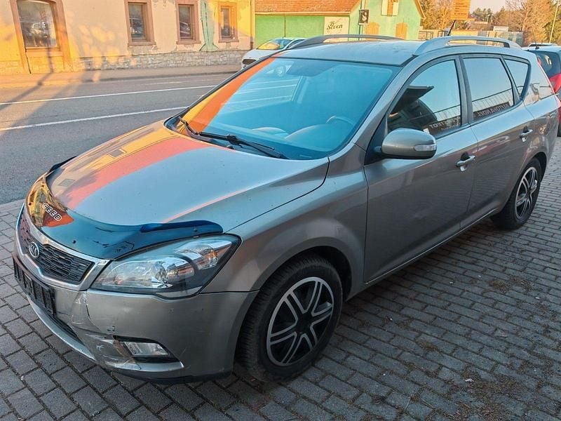 Gebraucht Kia Ceed 116 PS (85 kW) 2010 Gold Kleinwagen