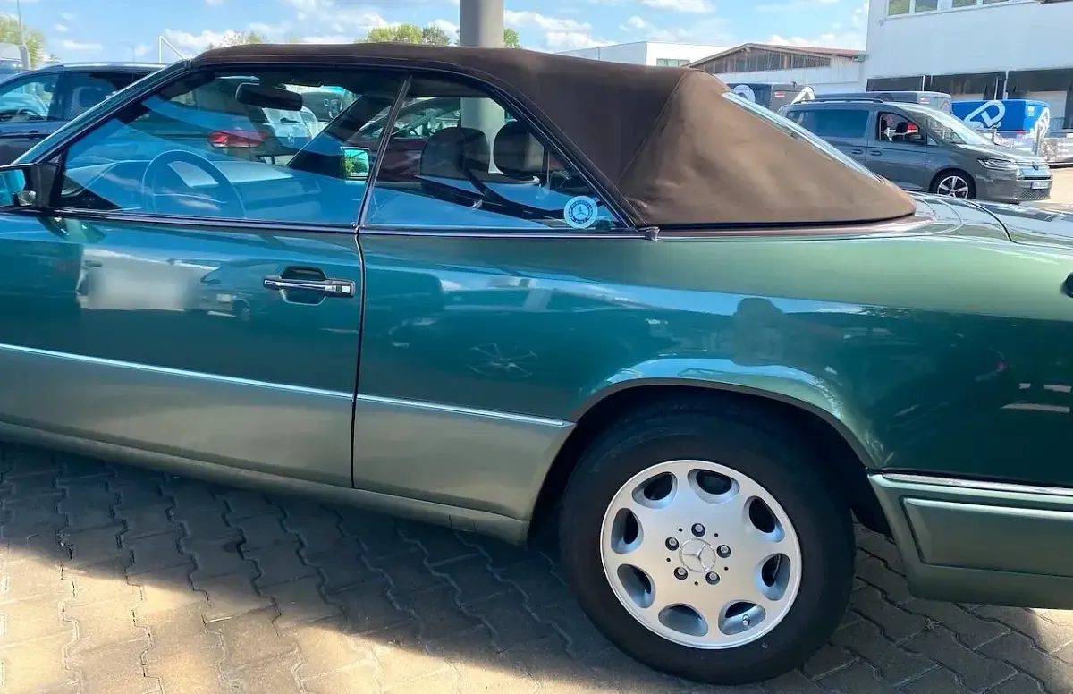 Gebraucht Mercedes E220 150 PS (110 kW) 1994 Grün Cabrio